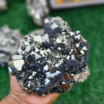 pyrite octahedral with sphalerite