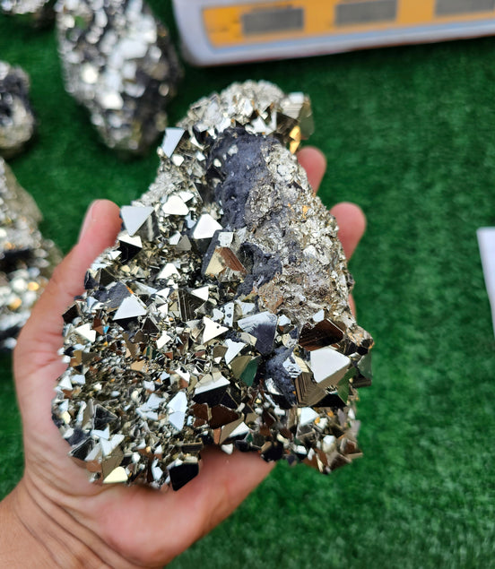pyrite octahedral with sphalerite