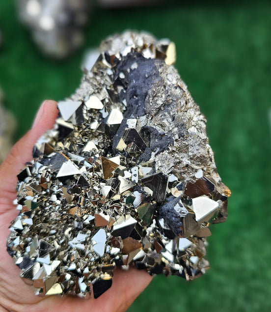 pyrite octahedral with sphalerite