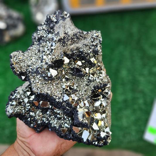 pyrite octahedral with sphalerite