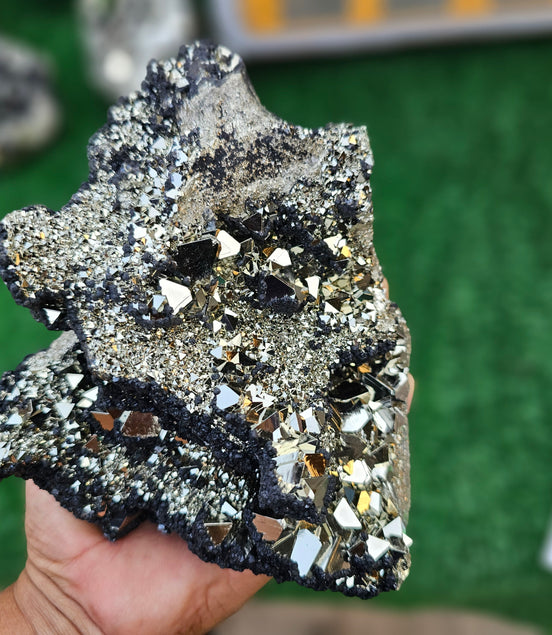 pyrite octahedral with sphalerite