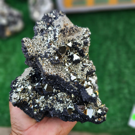 pyrite octahedral with sphalerite
