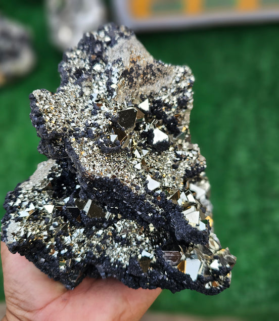 pyrite octahedral with sphalerite