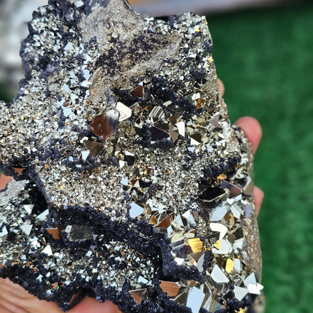 pyrite octahedral with sphalerite