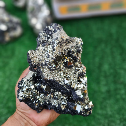 pyrite octahedral with sphalerite