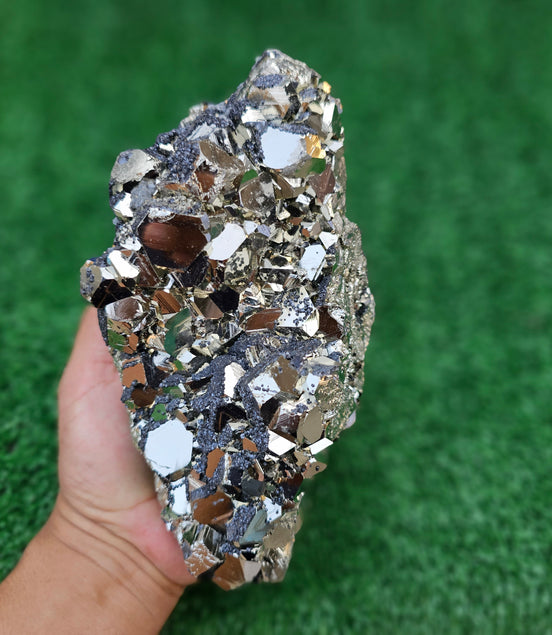 pyrite octahedral with sphalerite