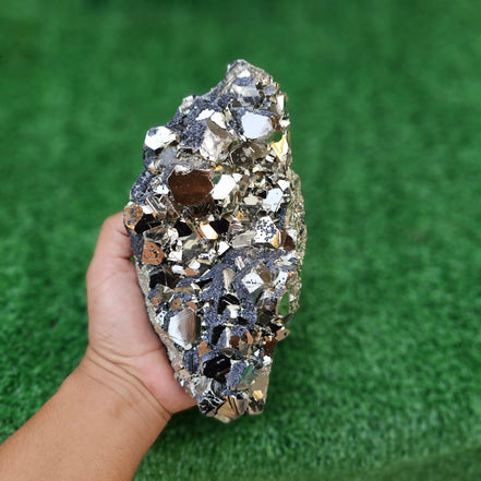 pyrite octahedral with sphalerite