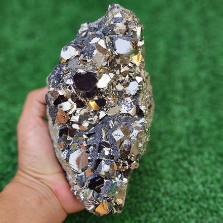 pyrite octahedral with sphalerite
