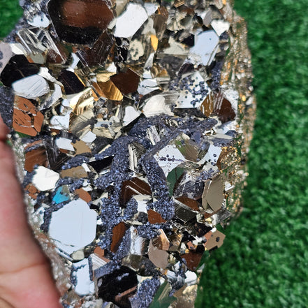 pyrite octahedral with sphalerite