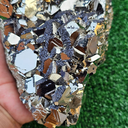 pyrite octahedral with sphalerite