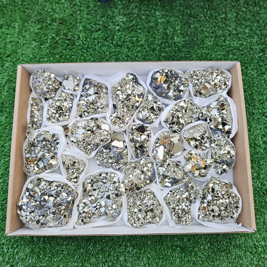 28 pc pyrite octahedral with sphalerite