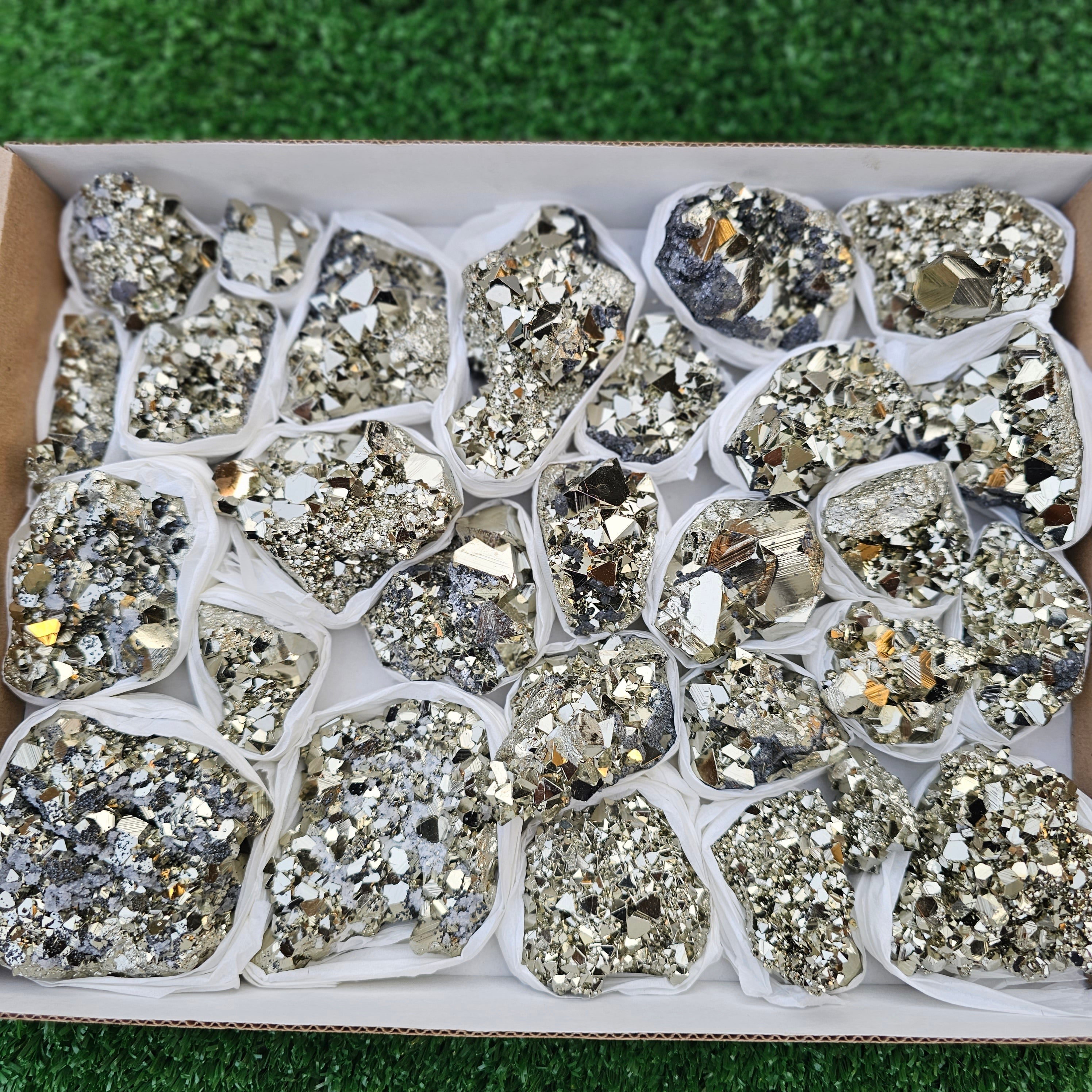 28 pc pyrite octahedral with sphalerite