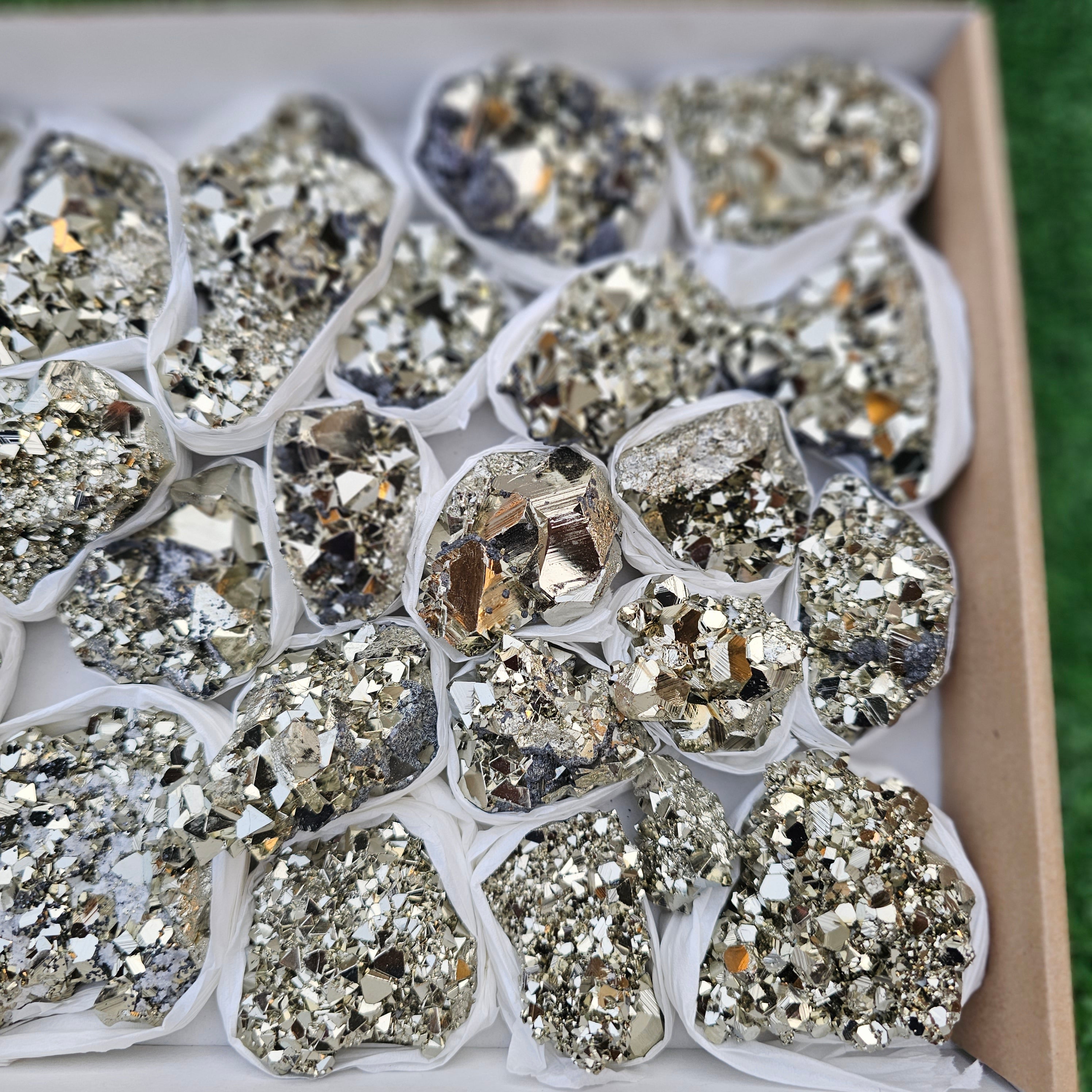 28 pc pyrite octahedral with sphalerite