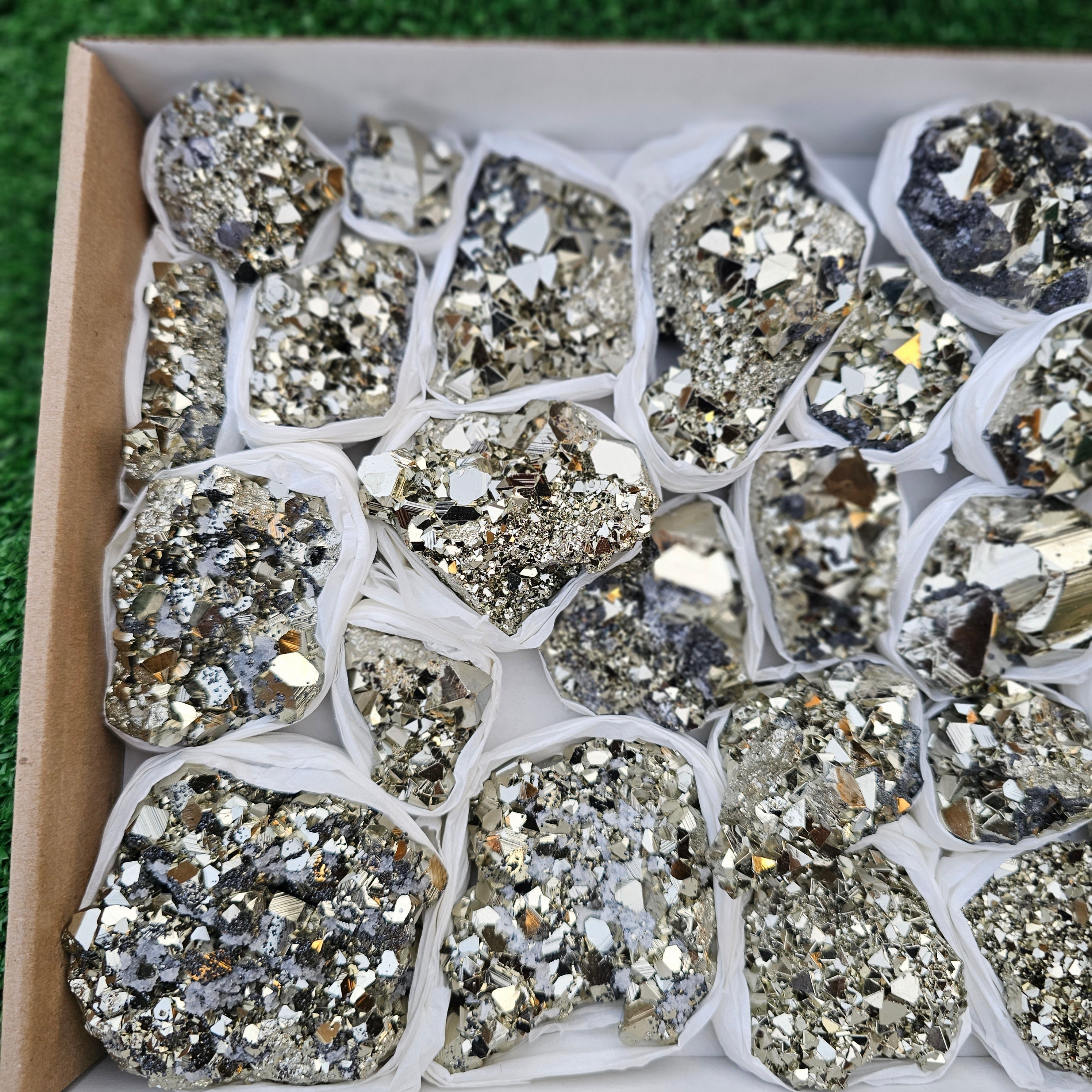 28 pc pyrite octahedral with sphalerite