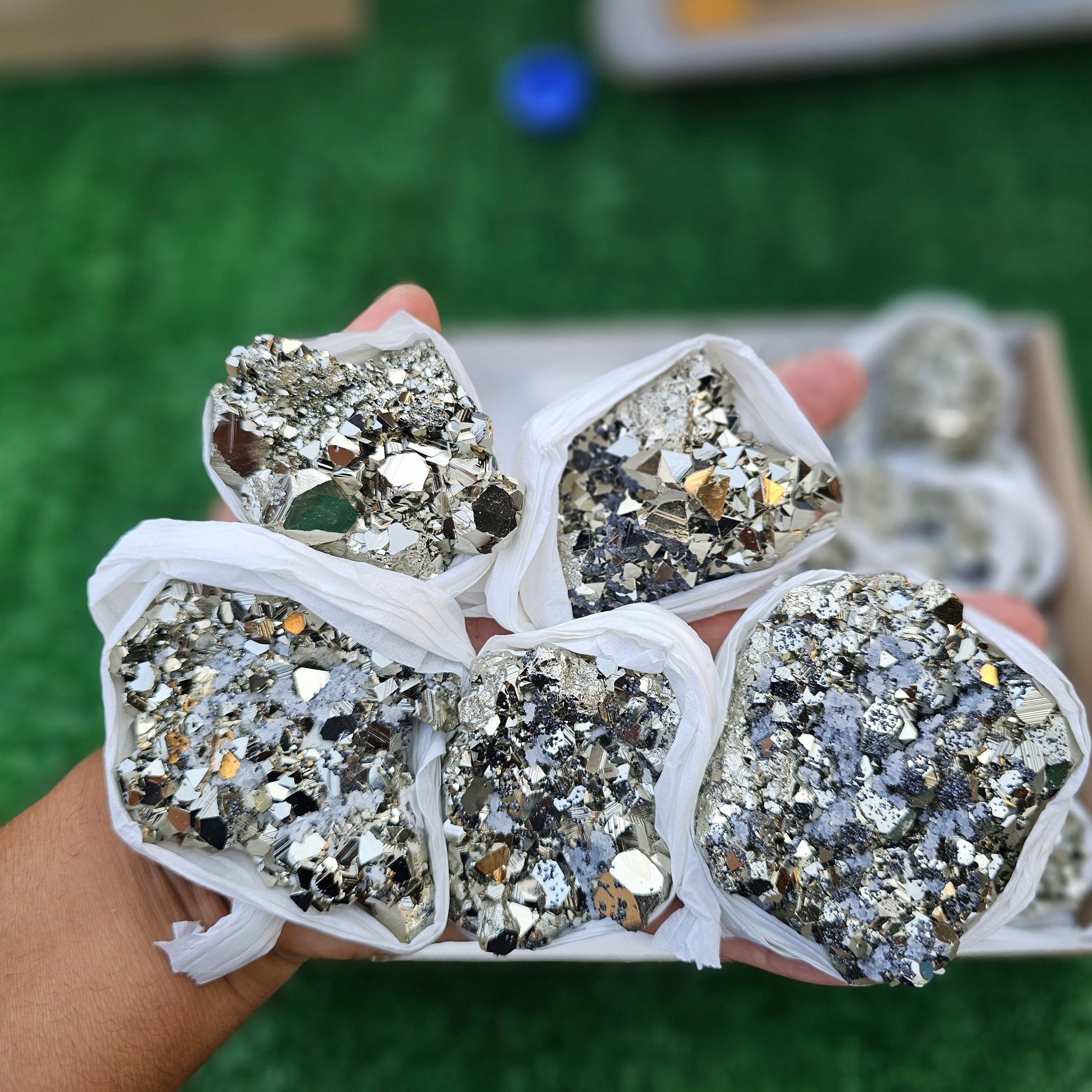 28 pc pyrite octahedral with sphalerite