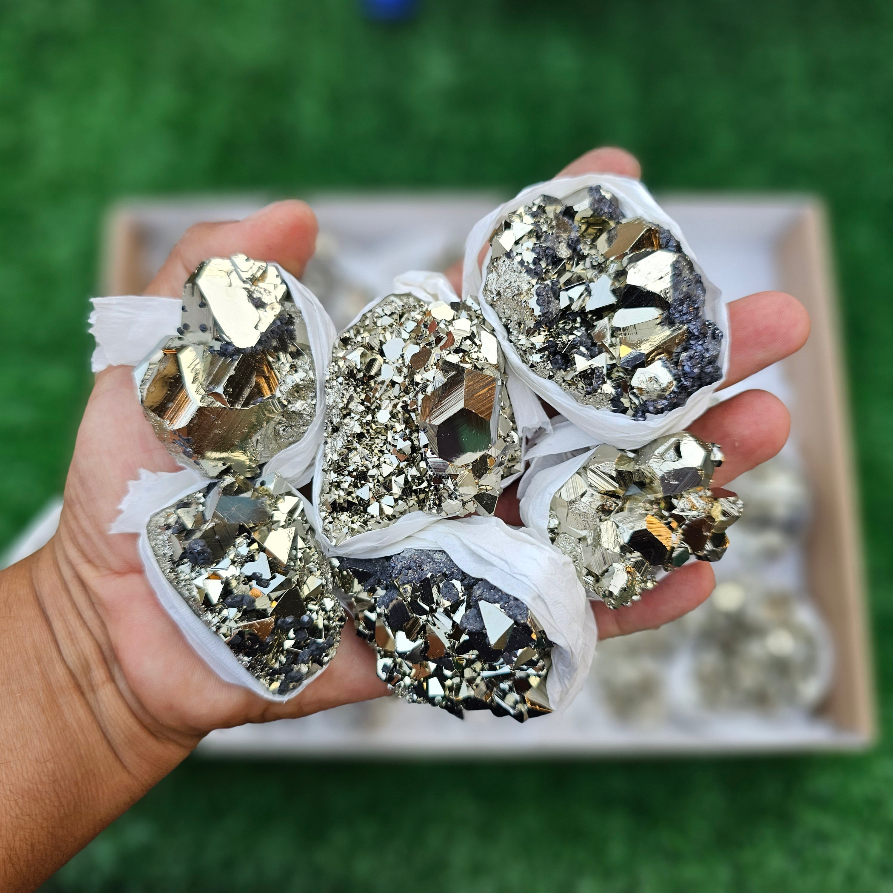 28 pc pyrite octahedral with sphalerite