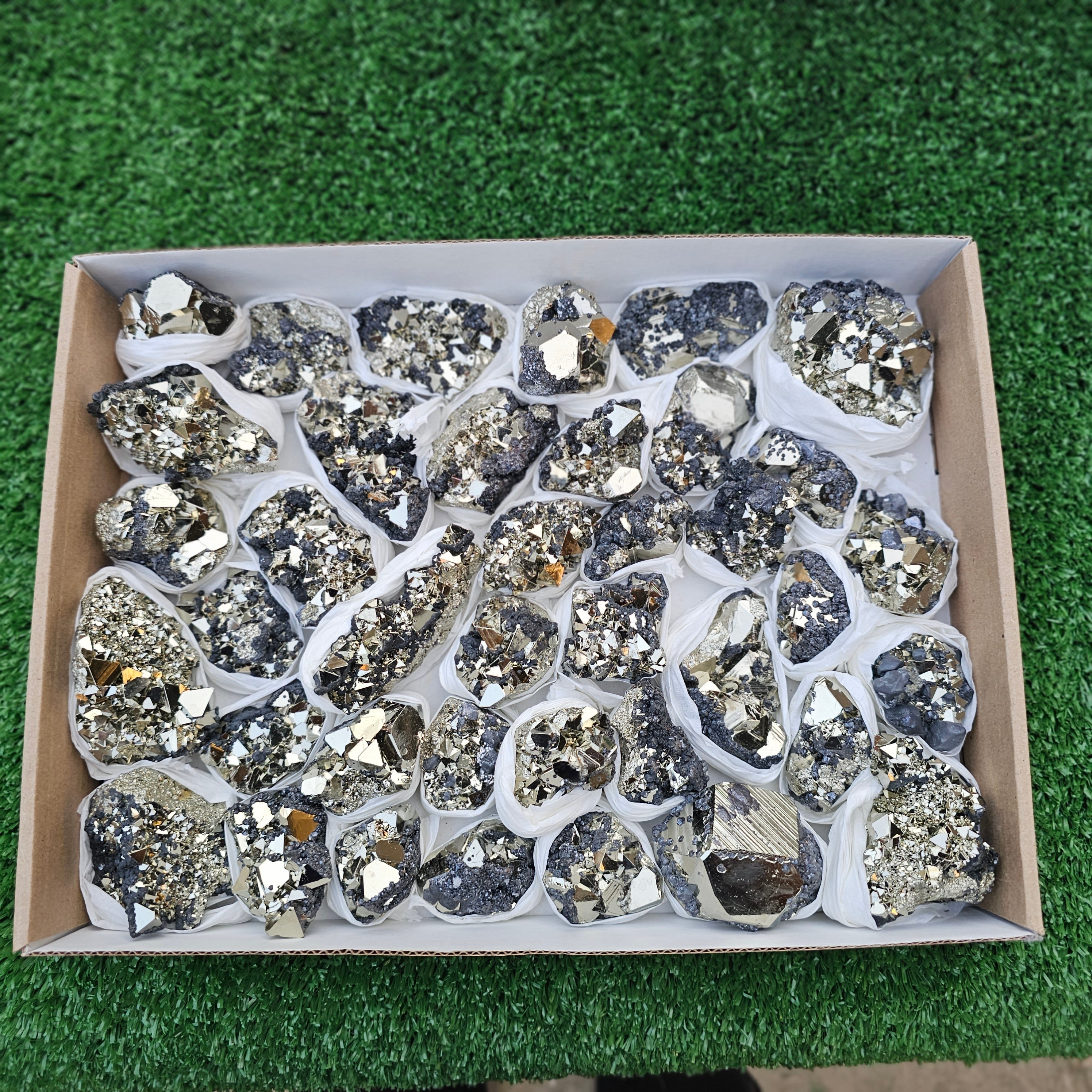 39 pc pyrite octahedral with sphalerite