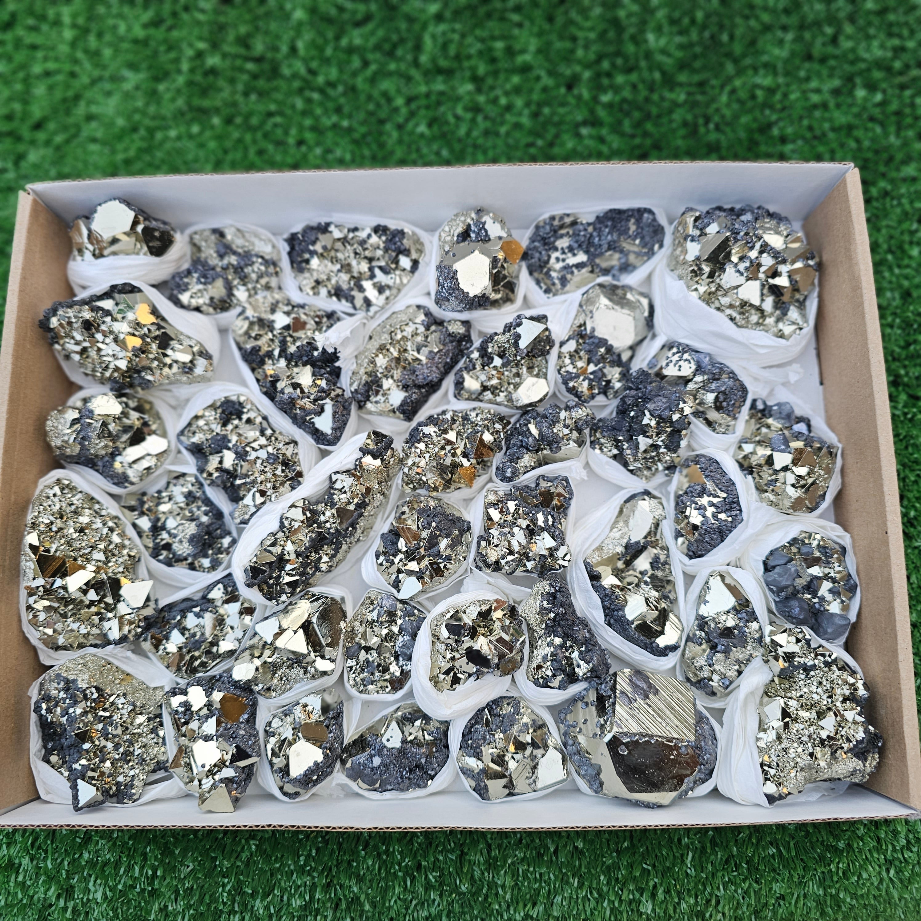 39 pc pyrite octahedral with sphalerite
