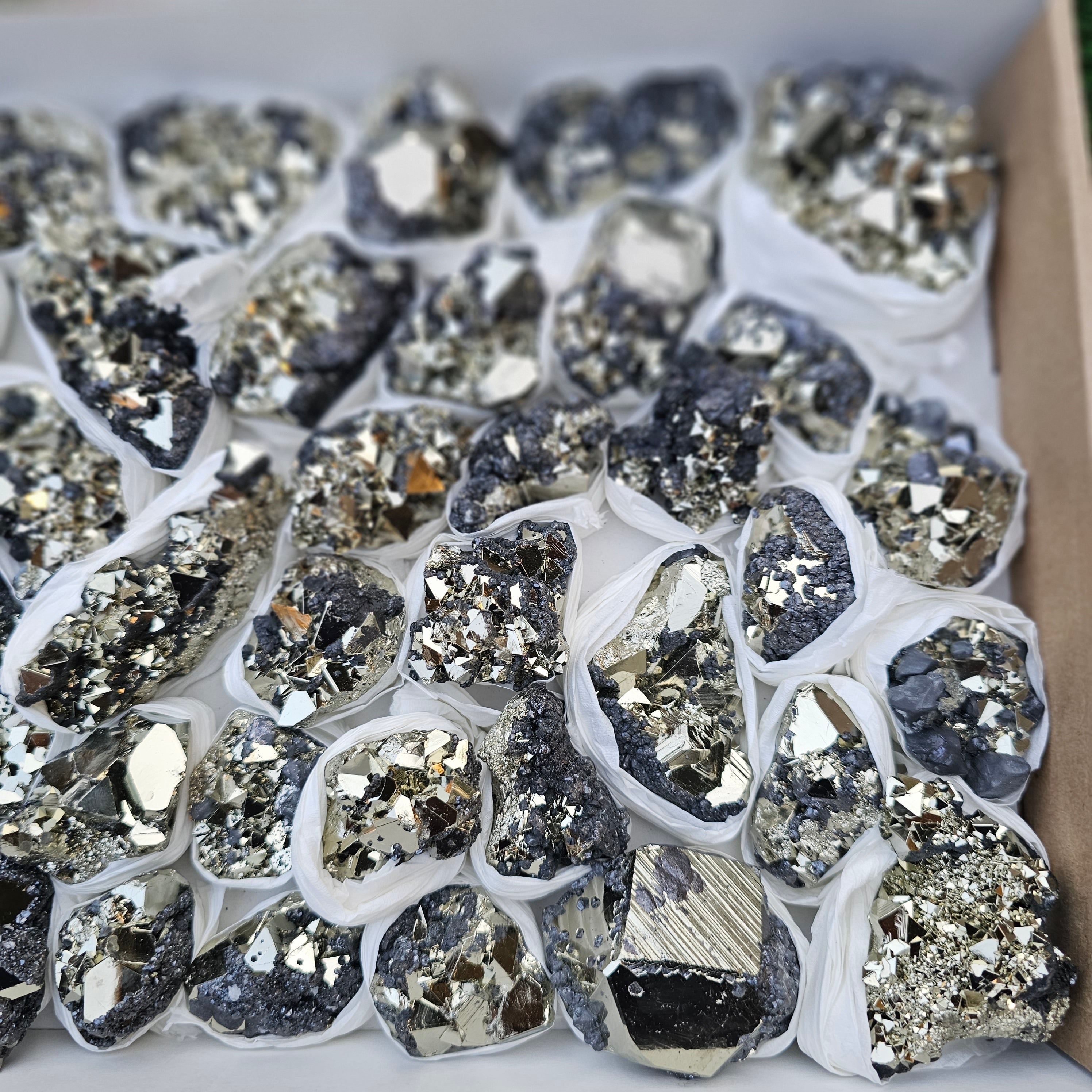 39 pc pyrite octahedral with sphalerite