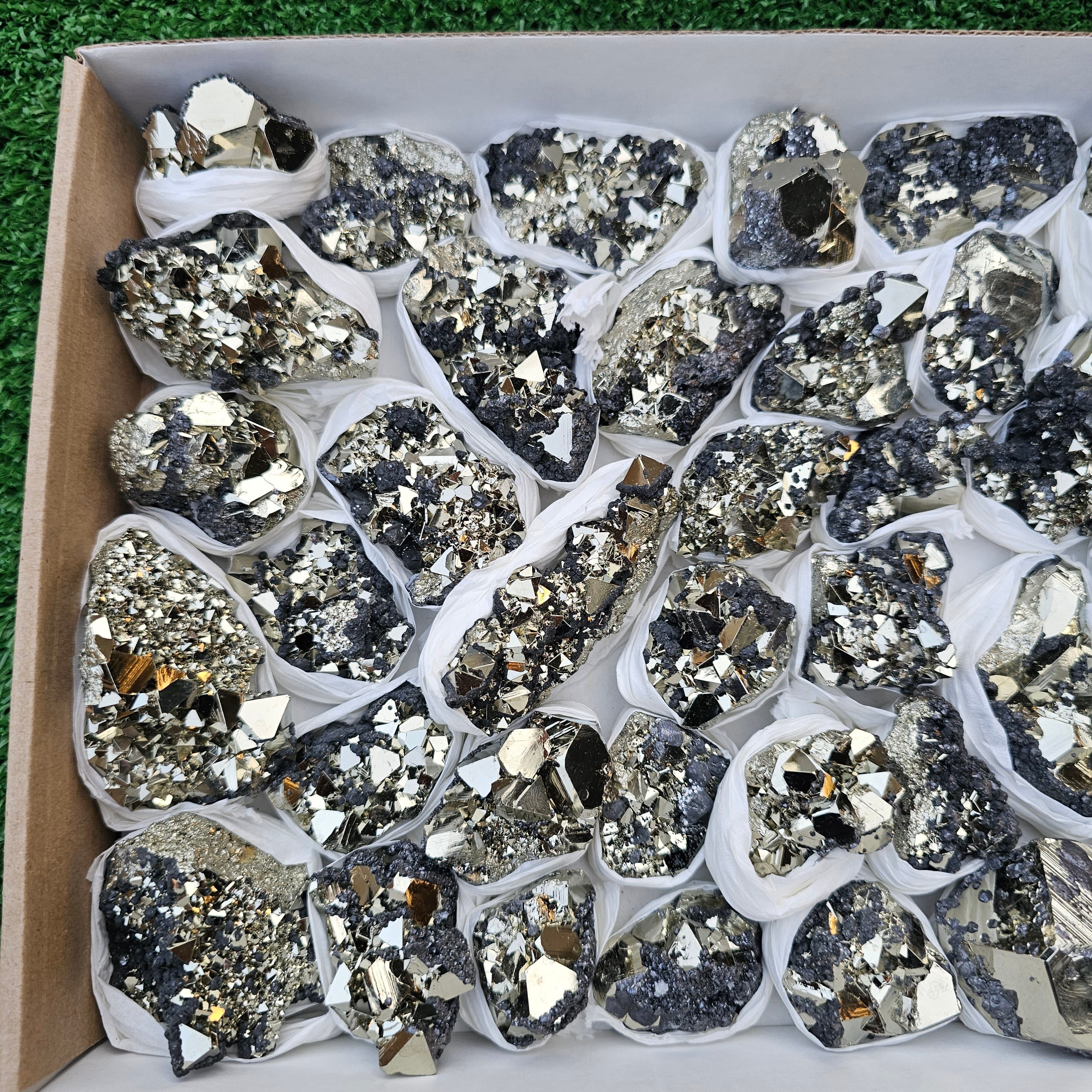 39 pc pyrite octahedral with sphalerite
