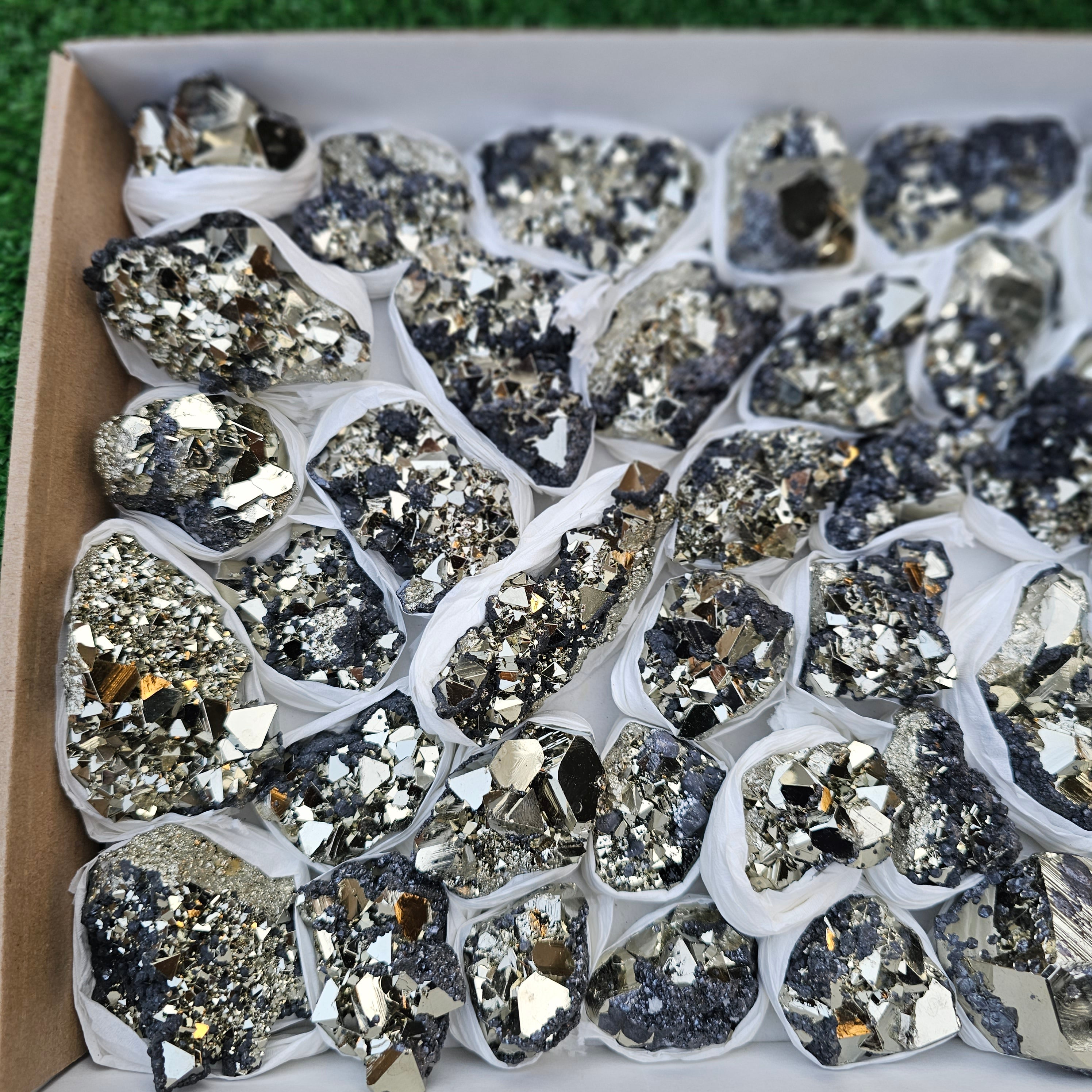 39 pc pyrite octahedral with sphalerite