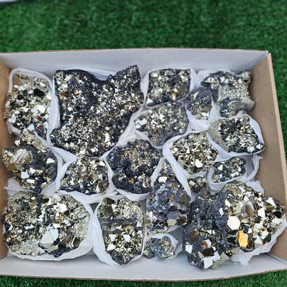 17 pc pyrite octahedral with sphalerite