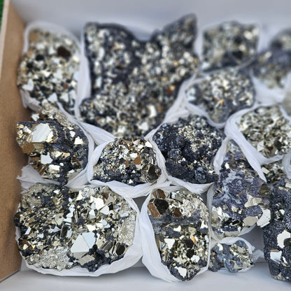 17 pc pyrite octahedral with sphalerite
