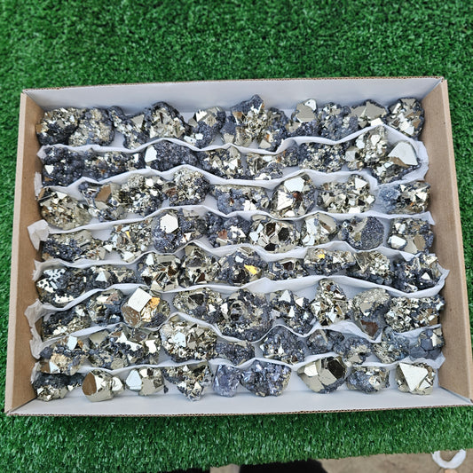 72 pc pyrite octahedral with sphalerite