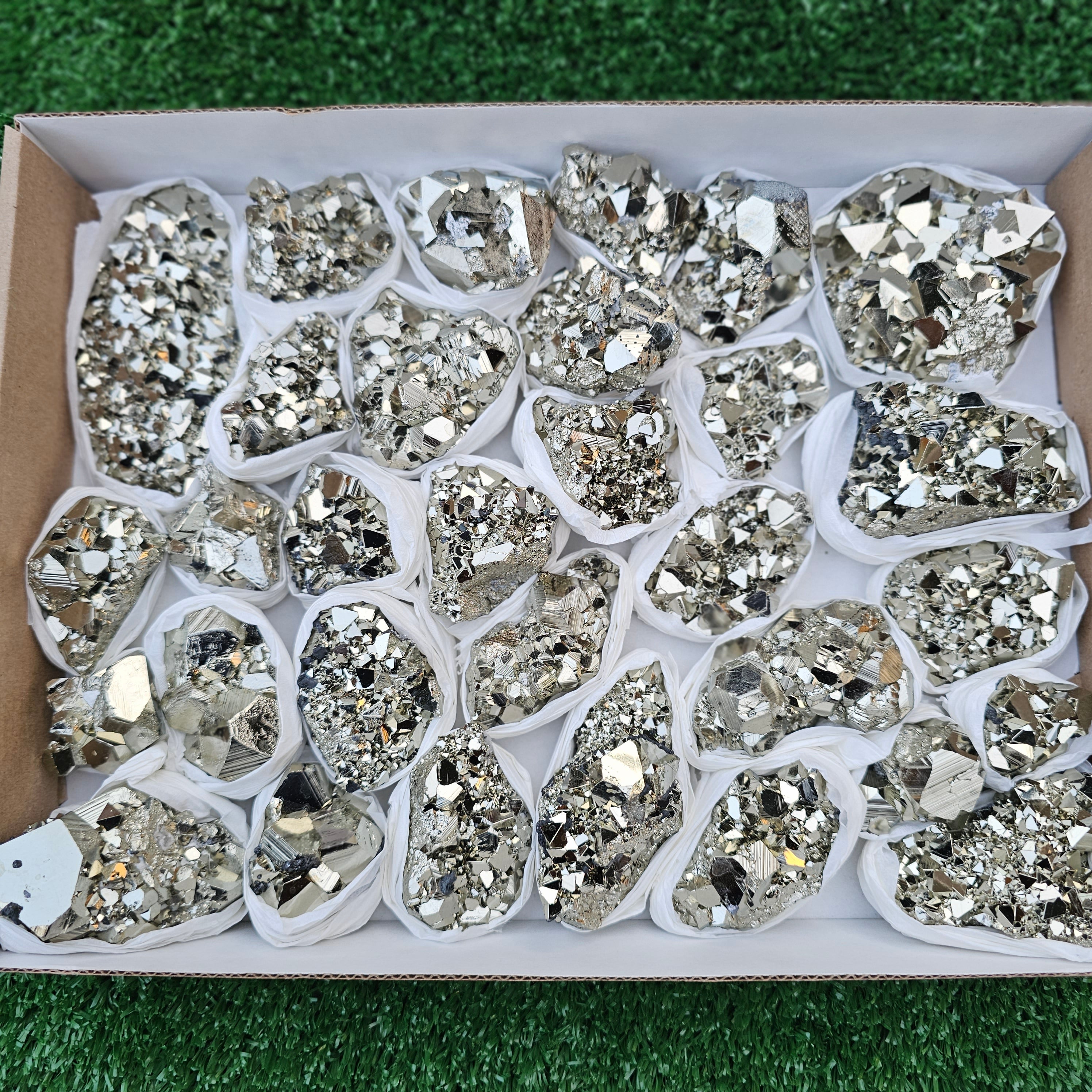 31 pc pyrite octahedral with sphalerite