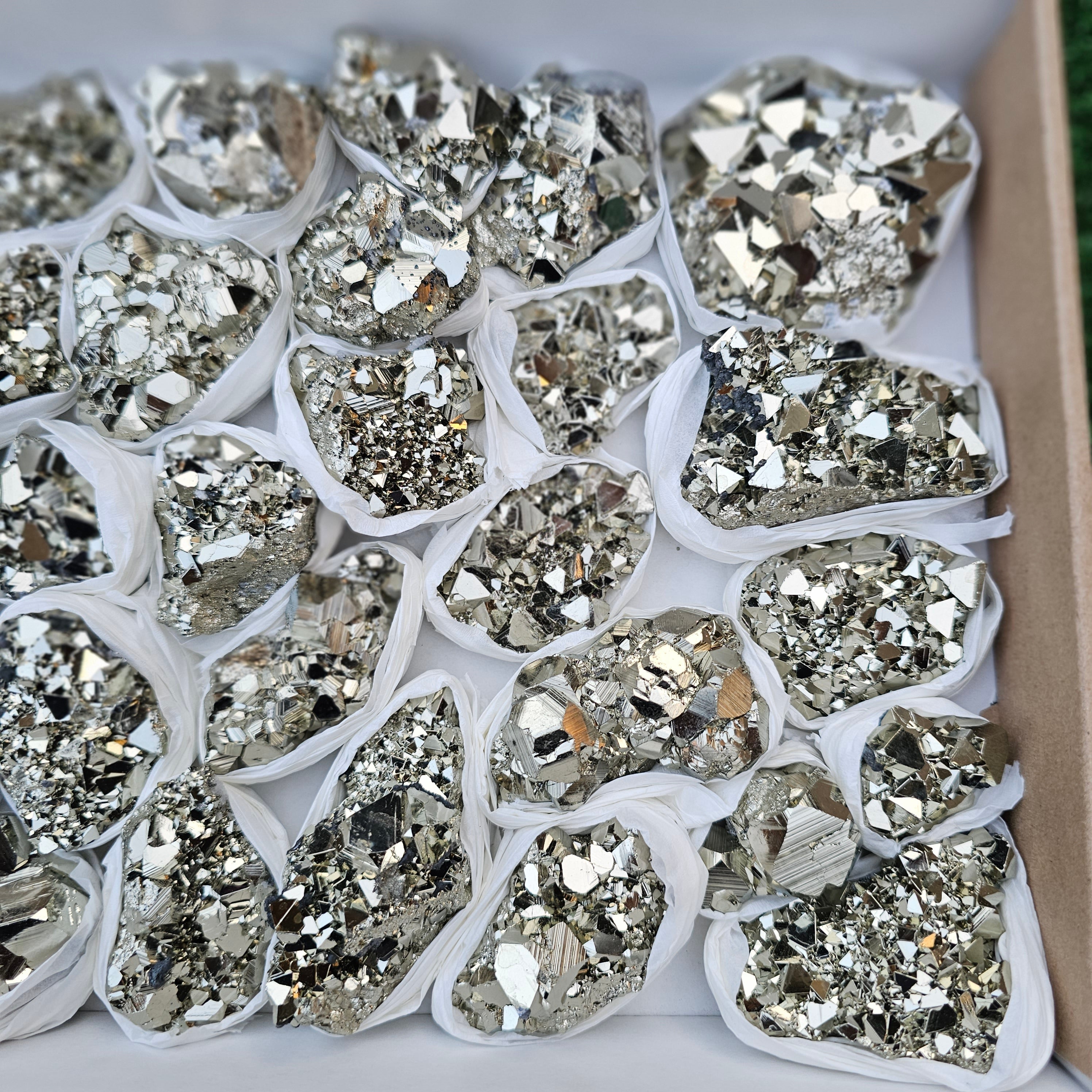 31 pc pyrite octahedral with sphalerite