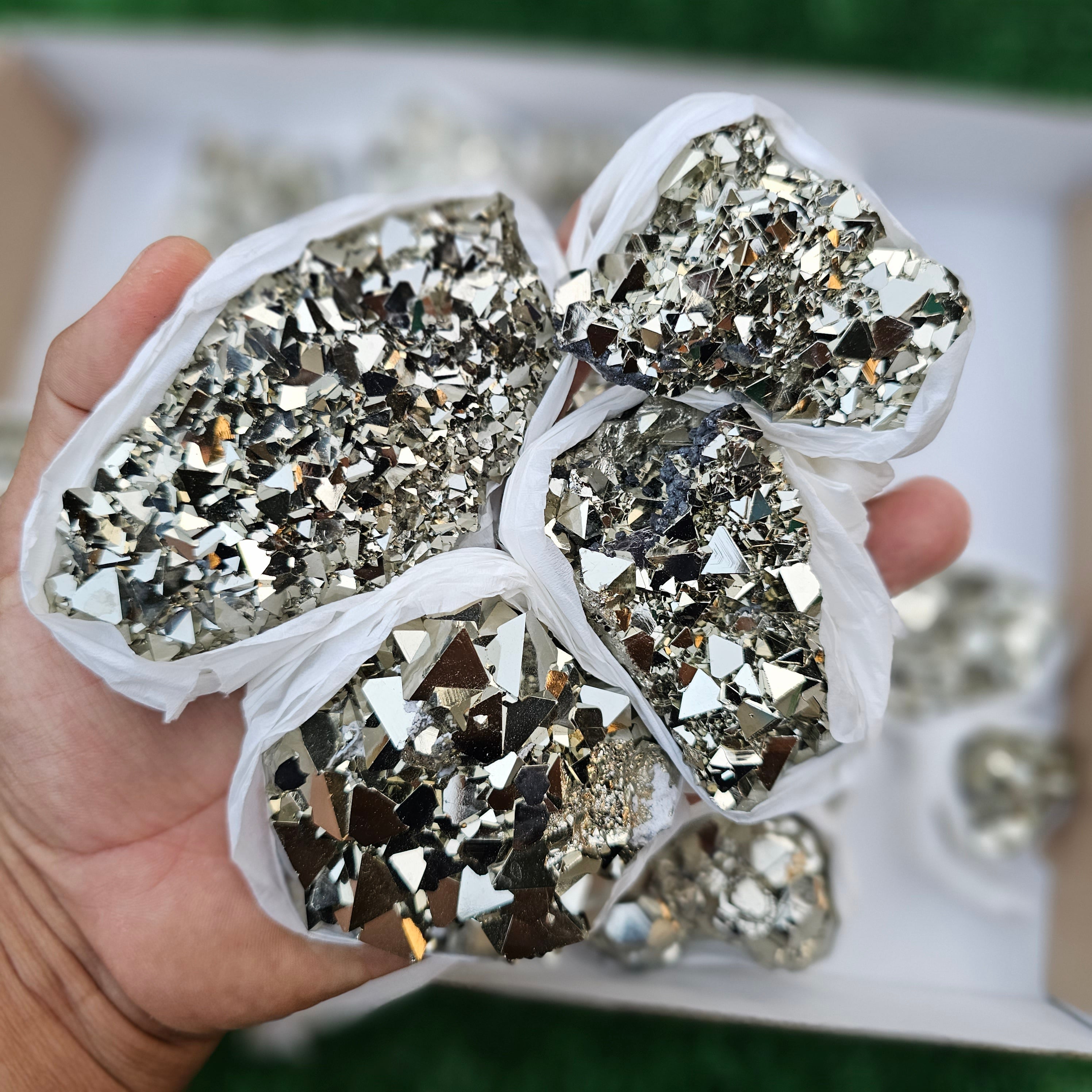 31 pc pyrite octahedral with sphalerite