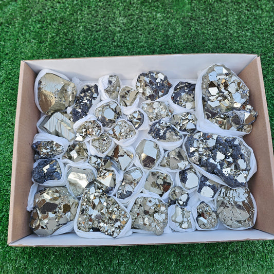 35 pc pyrite octahedral with sphalerite