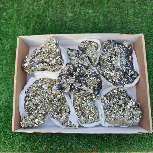 8 pc pyrite octahedral with sphalerite