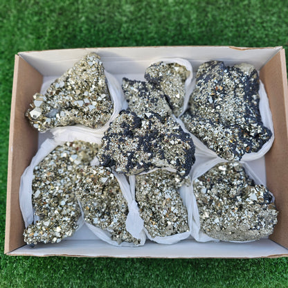 8 pc pyrite octahedral with sphalerite