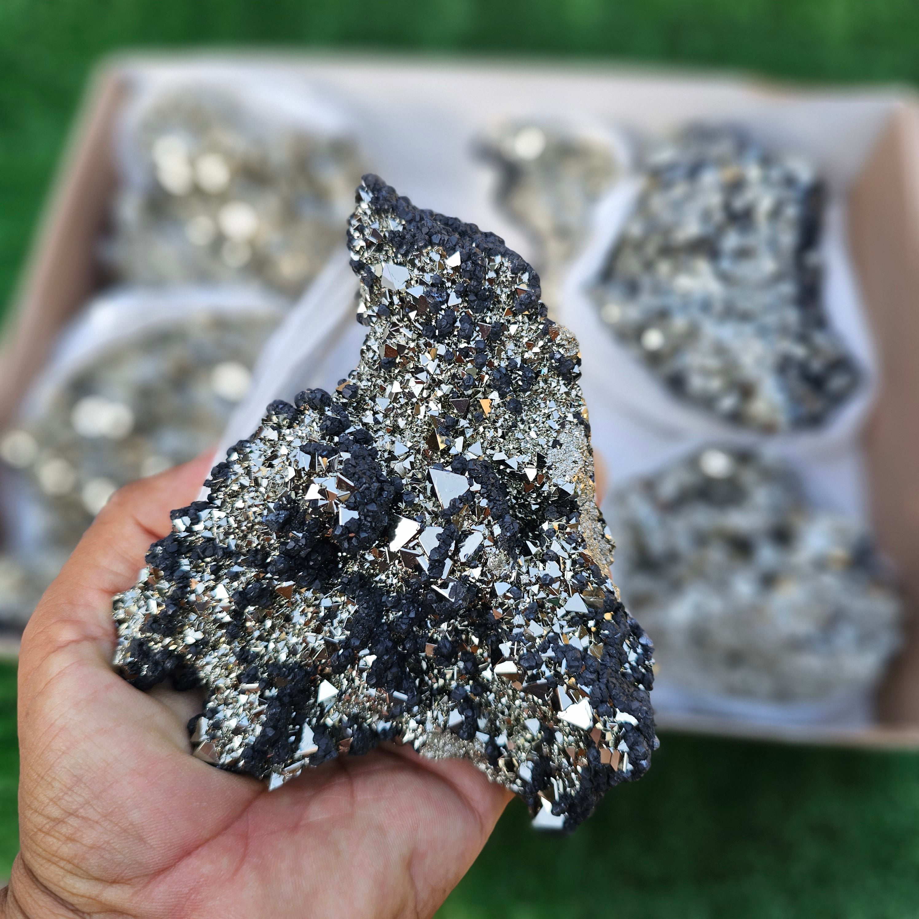 8 pc pyrite octahedral with sphalerite