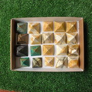 Lot 19 pcs Pyramid of mixed stones