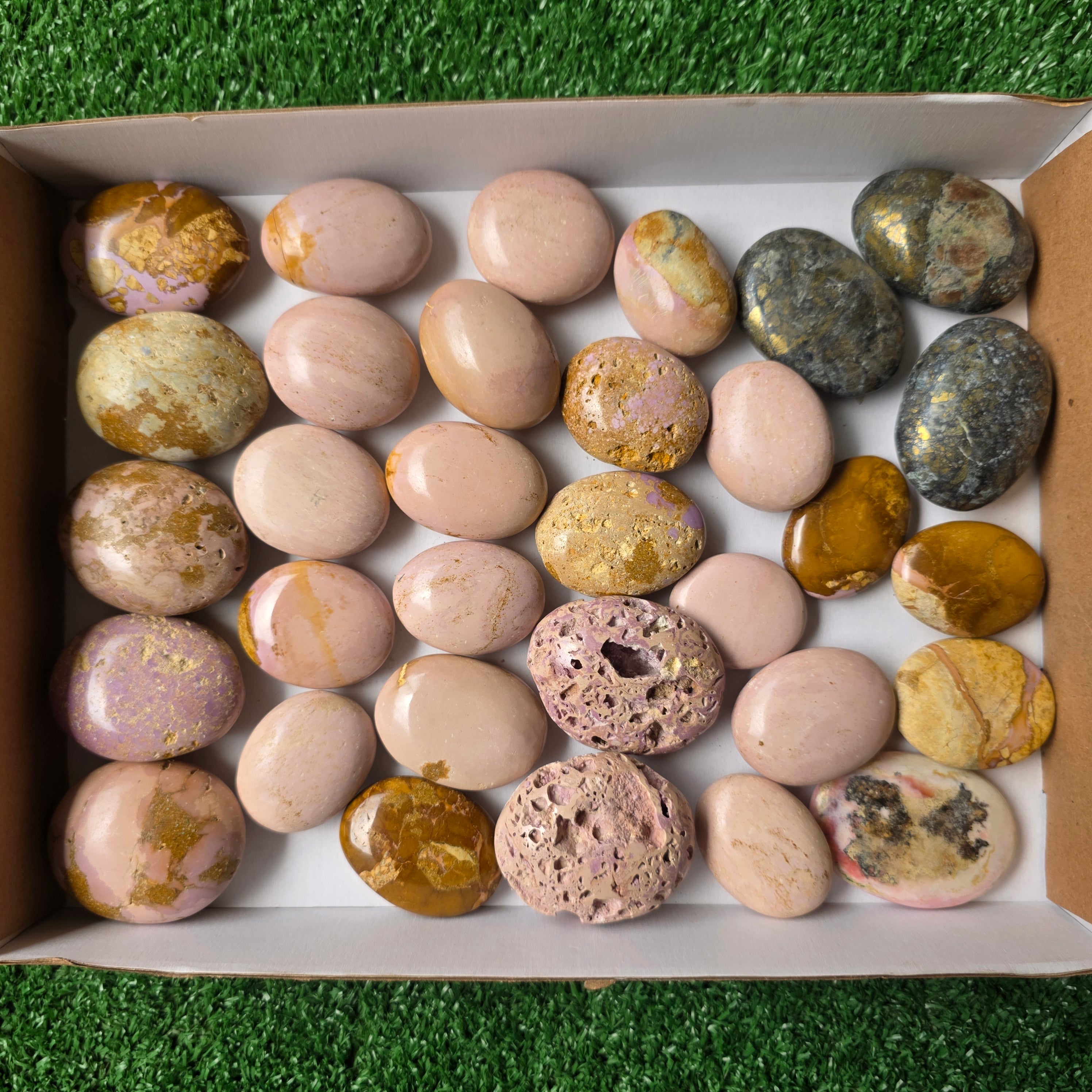 Lot 32 pcs Covellite and Phosphosiderite Palm