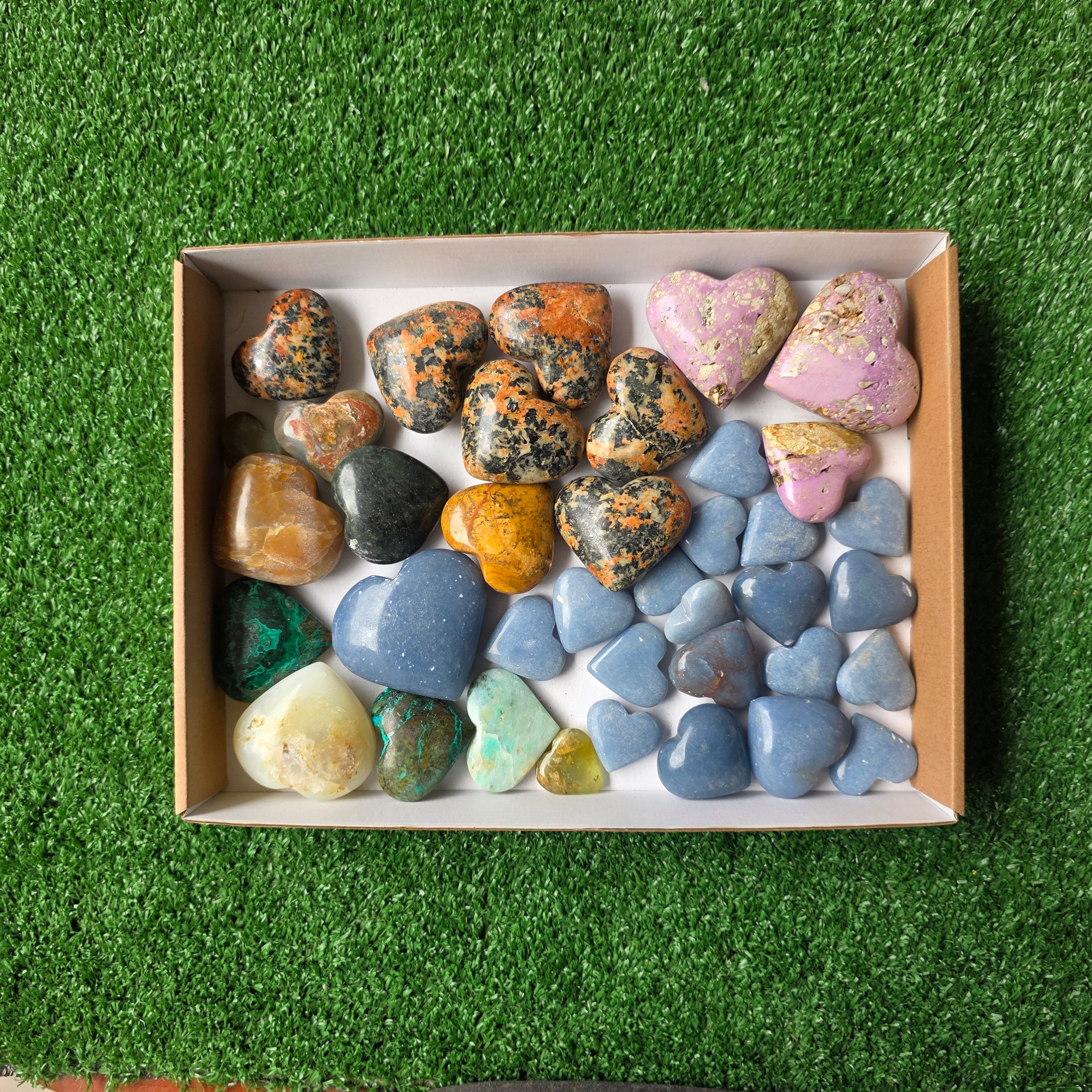 Lot 38 pcs Heart of mixed stones