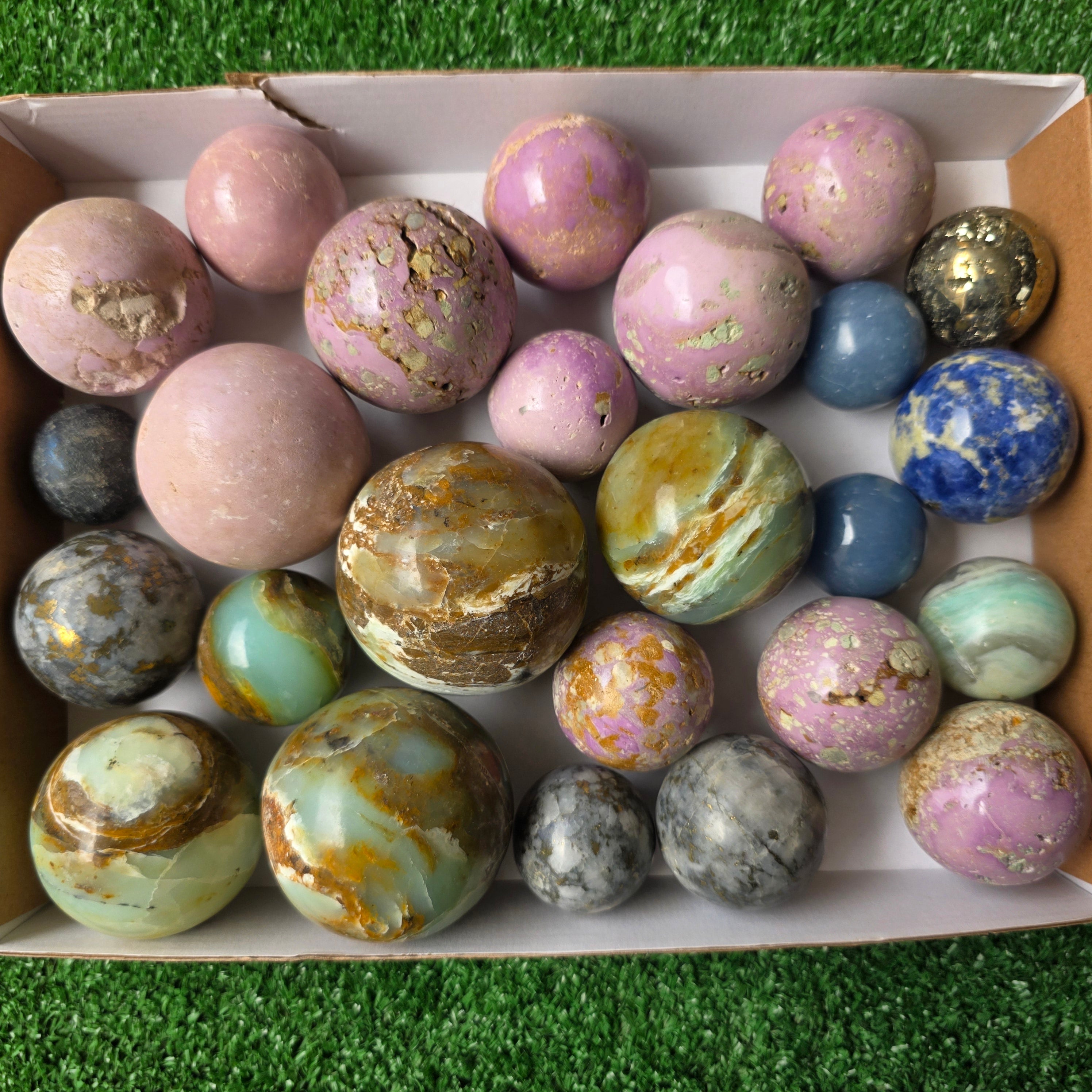 Lot 25 pcs Sphere of mixed stones