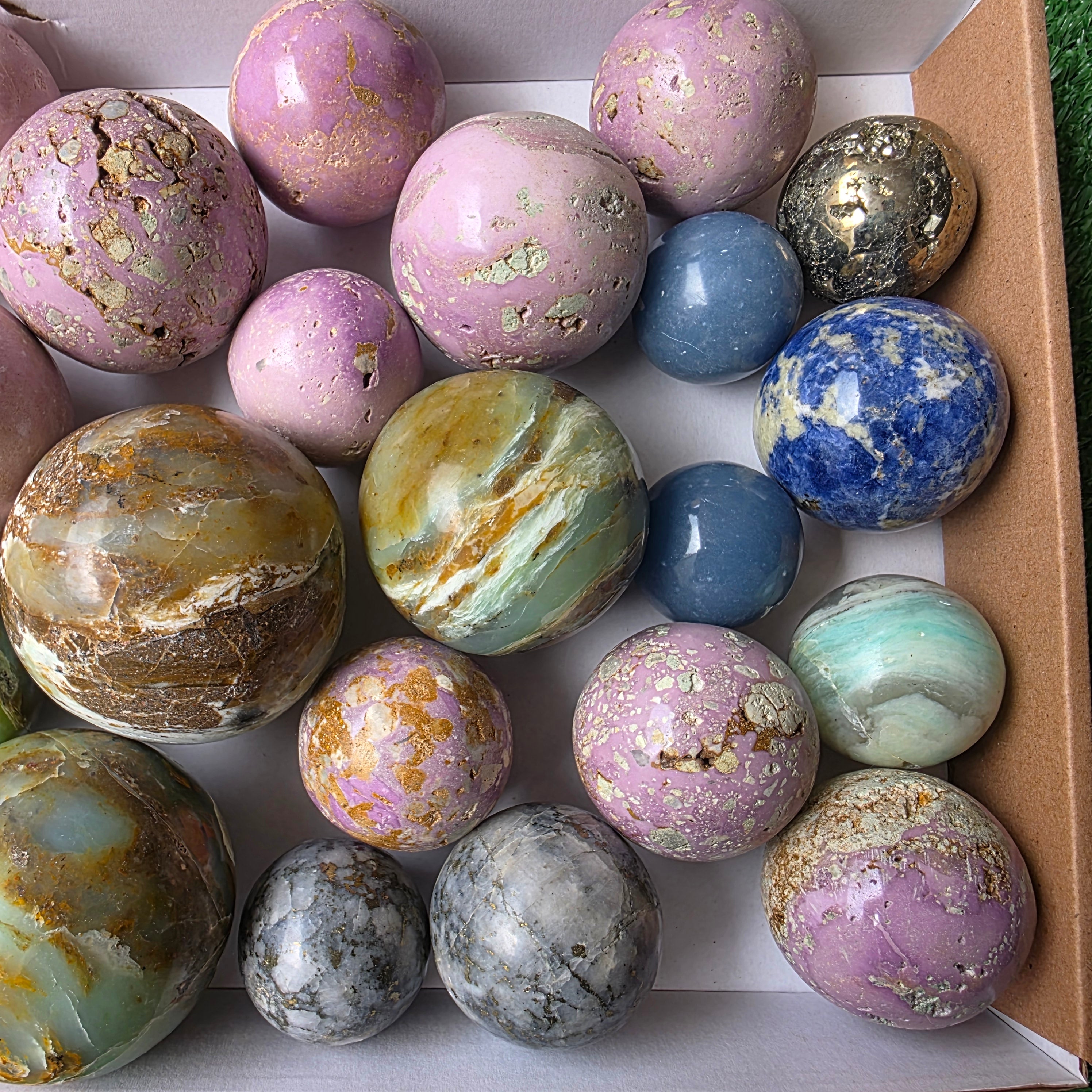 Lot 25 pcs Sphere of mixed stones