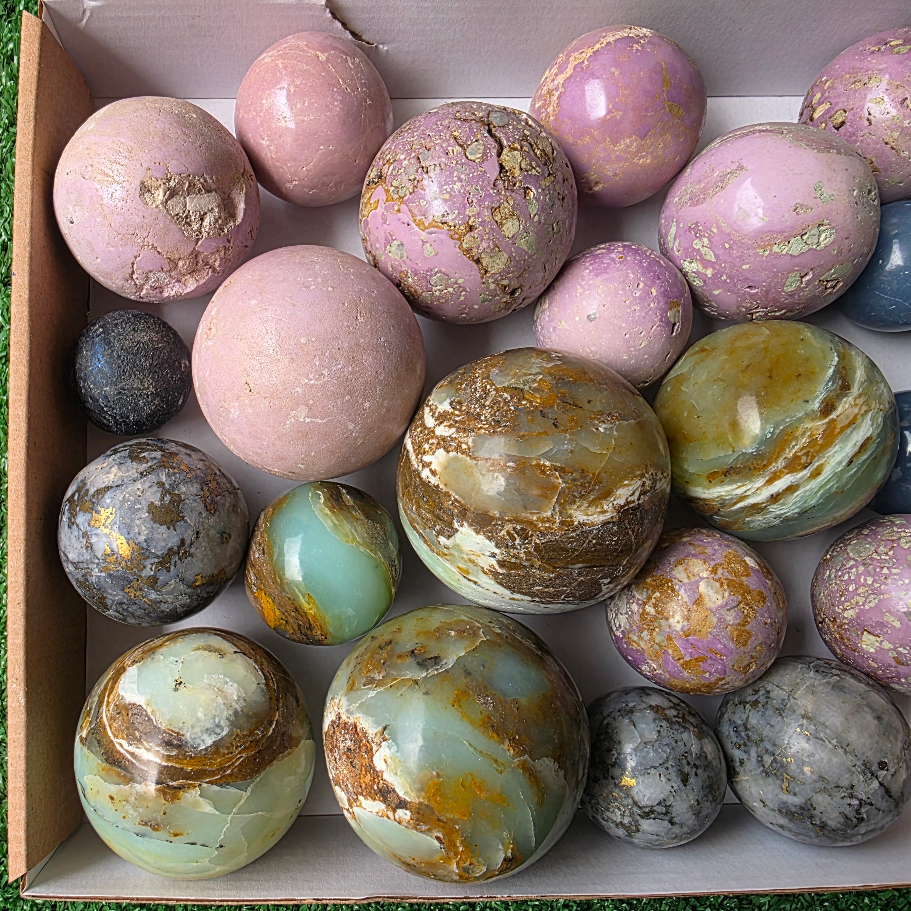 Lot 25 pcs Sphere of mixed stones