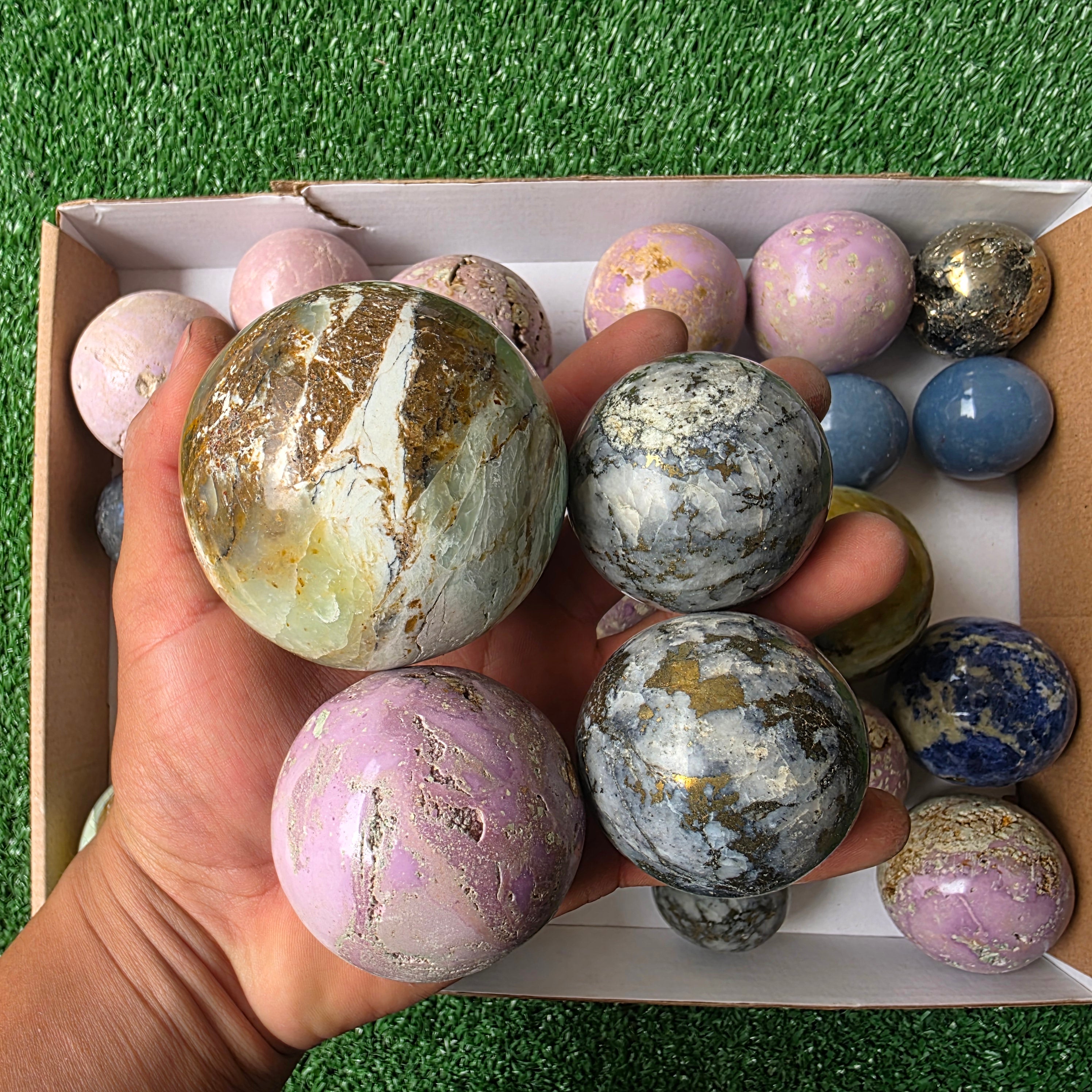 Lot 25 pcs Sphere of mixed stones