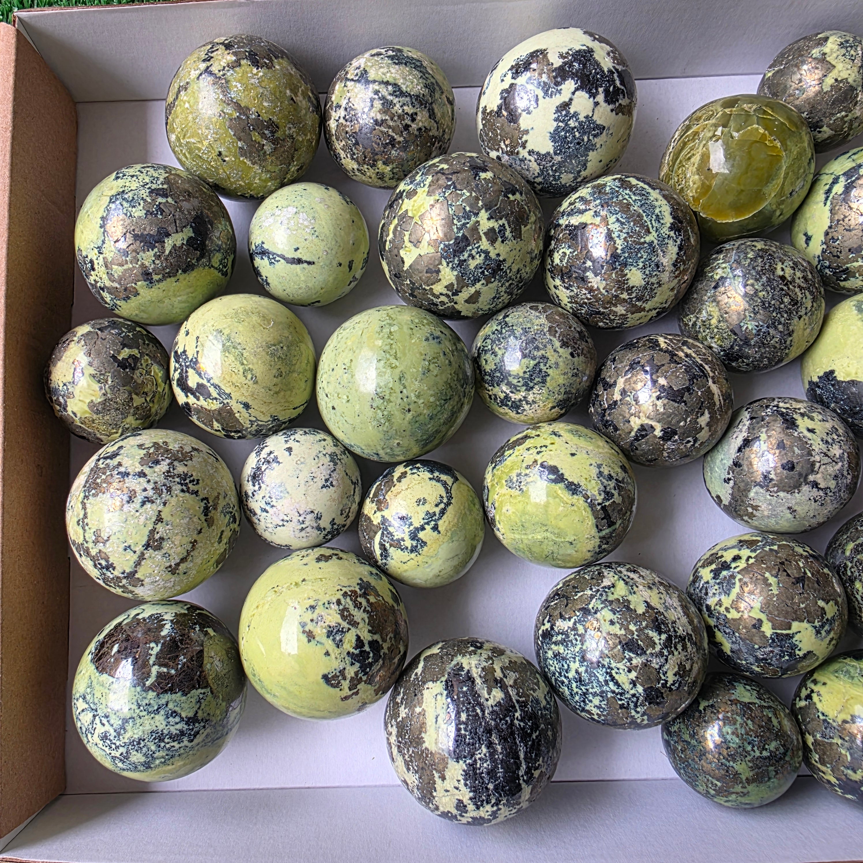 Lot 35 pcs Serpentine Sphere