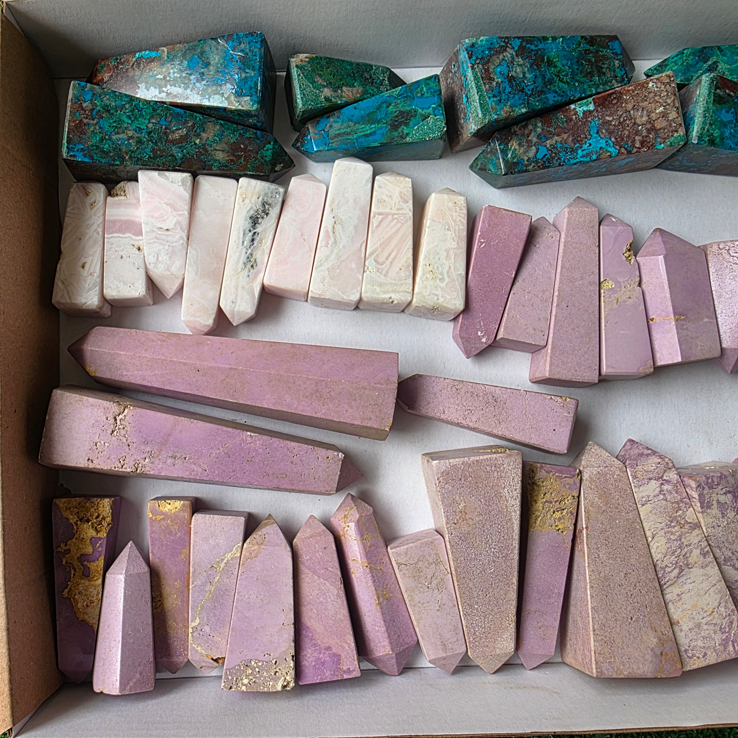 Lot 44 pcs Phosphosiderite, Chrysocolla and Mangano Calcite Tower