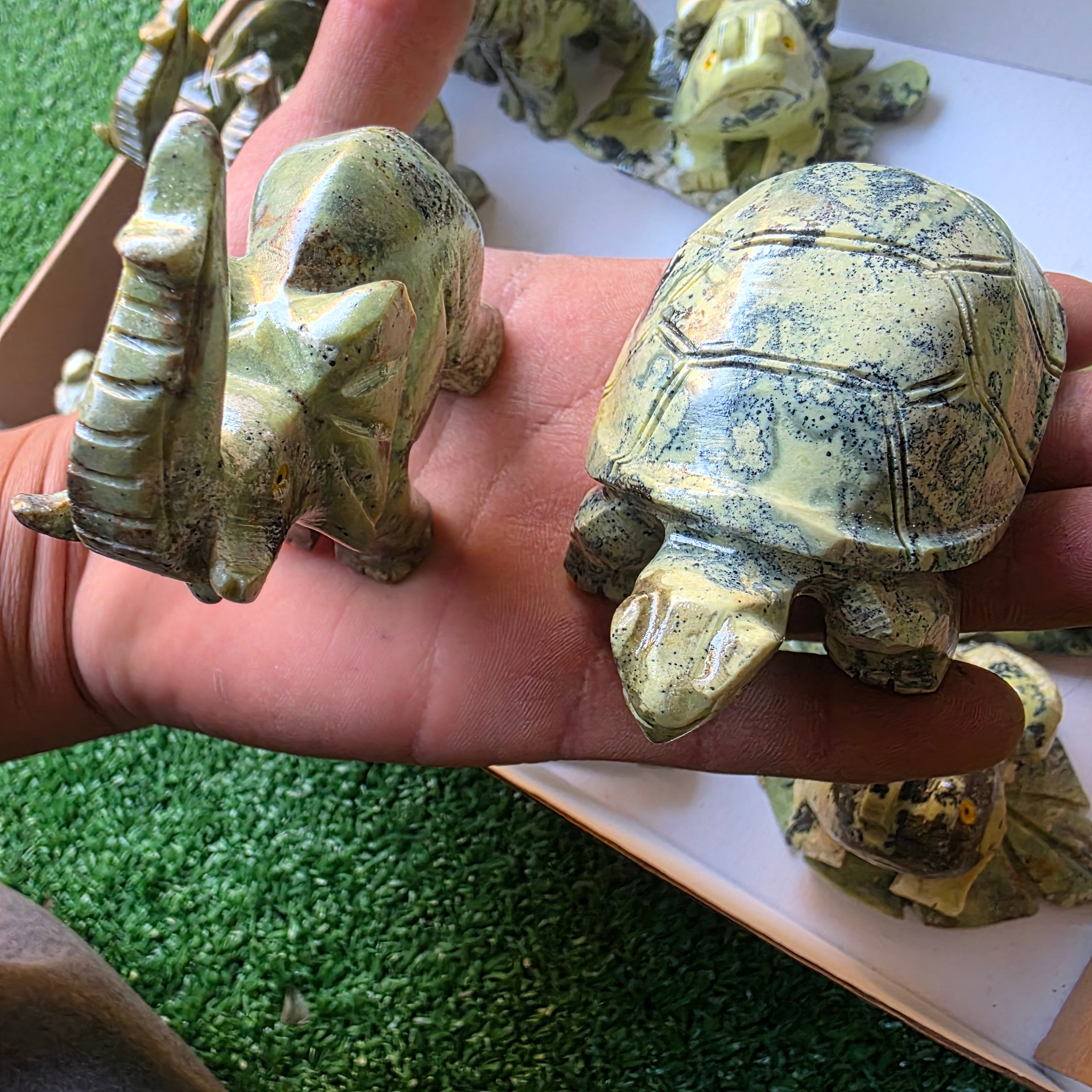 Lot 15 pcs Serpentine Animals