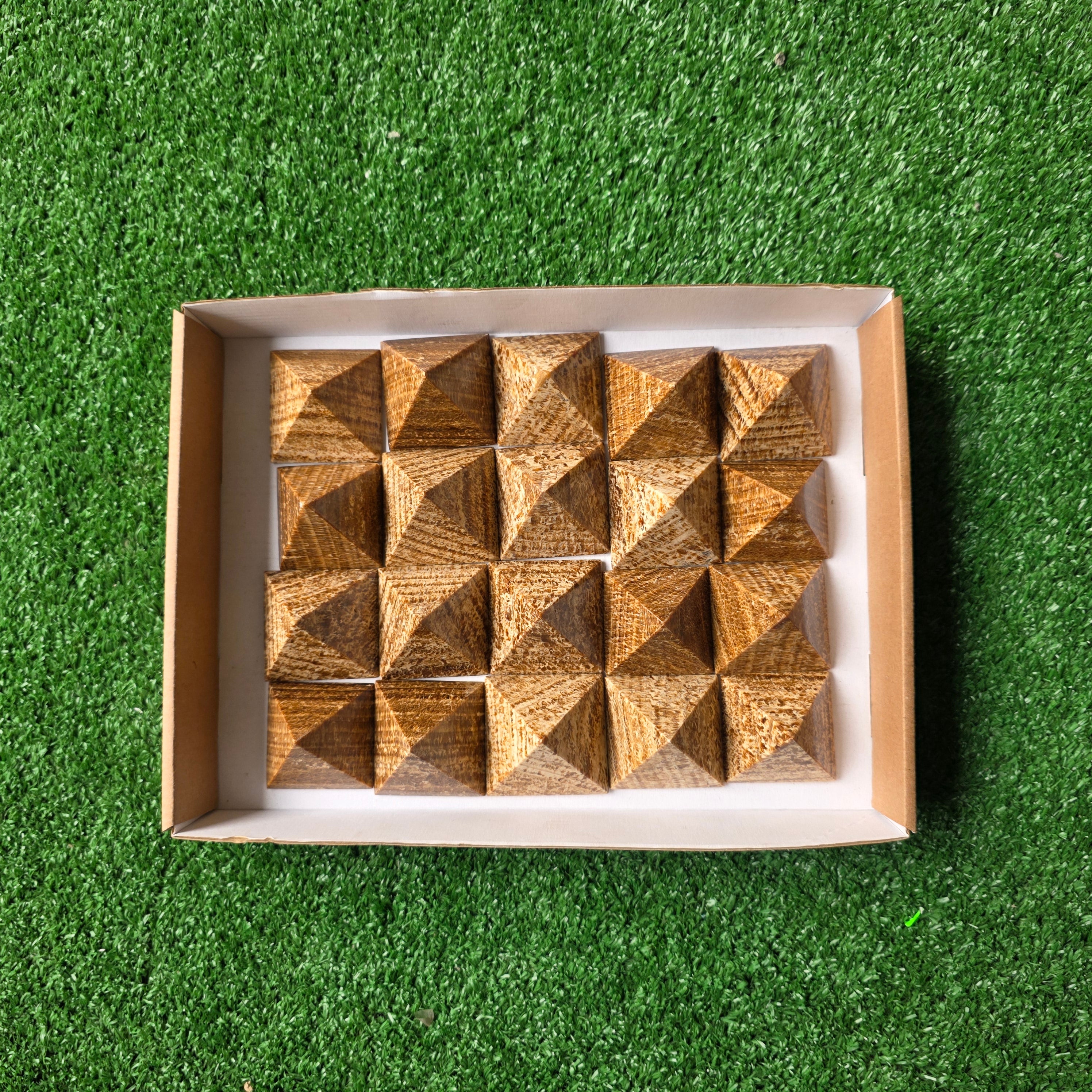 Lot 20 pcs Aragonite Pyramid