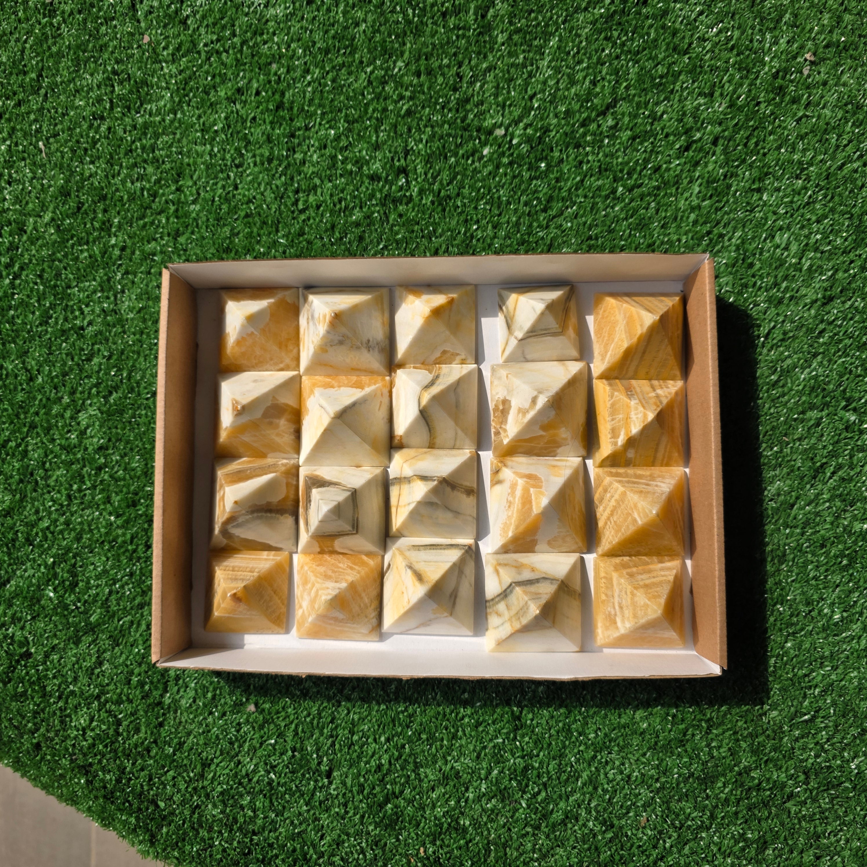 Lot 20 pcs Yellow onix Pyramid