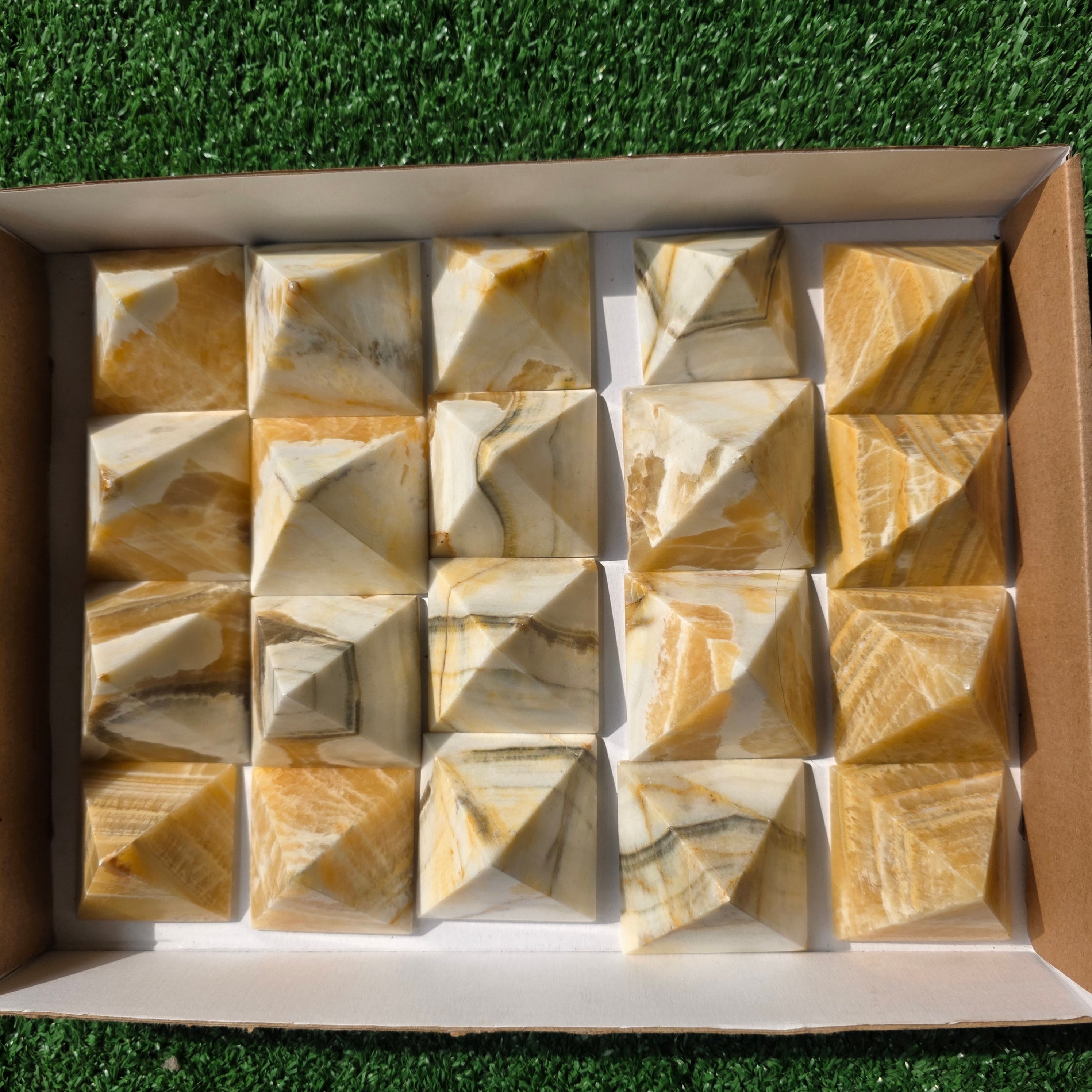 Lot 20 pcs Yellow onix Pyramid