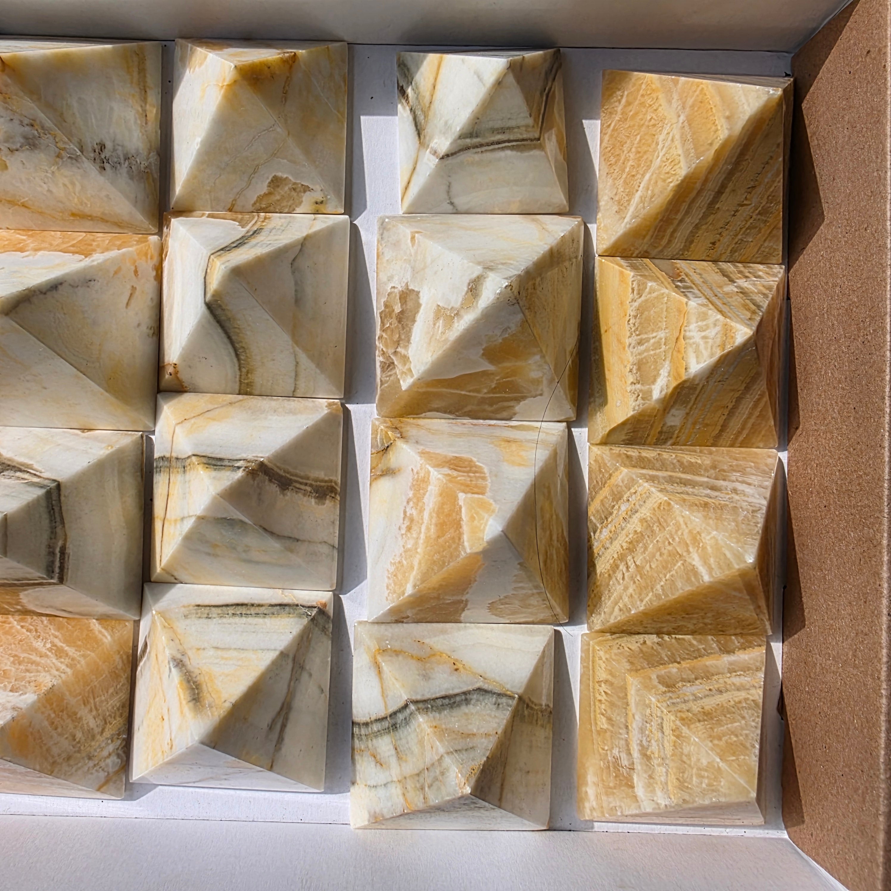 Lot 20 pcs Yellow onix Pyramid