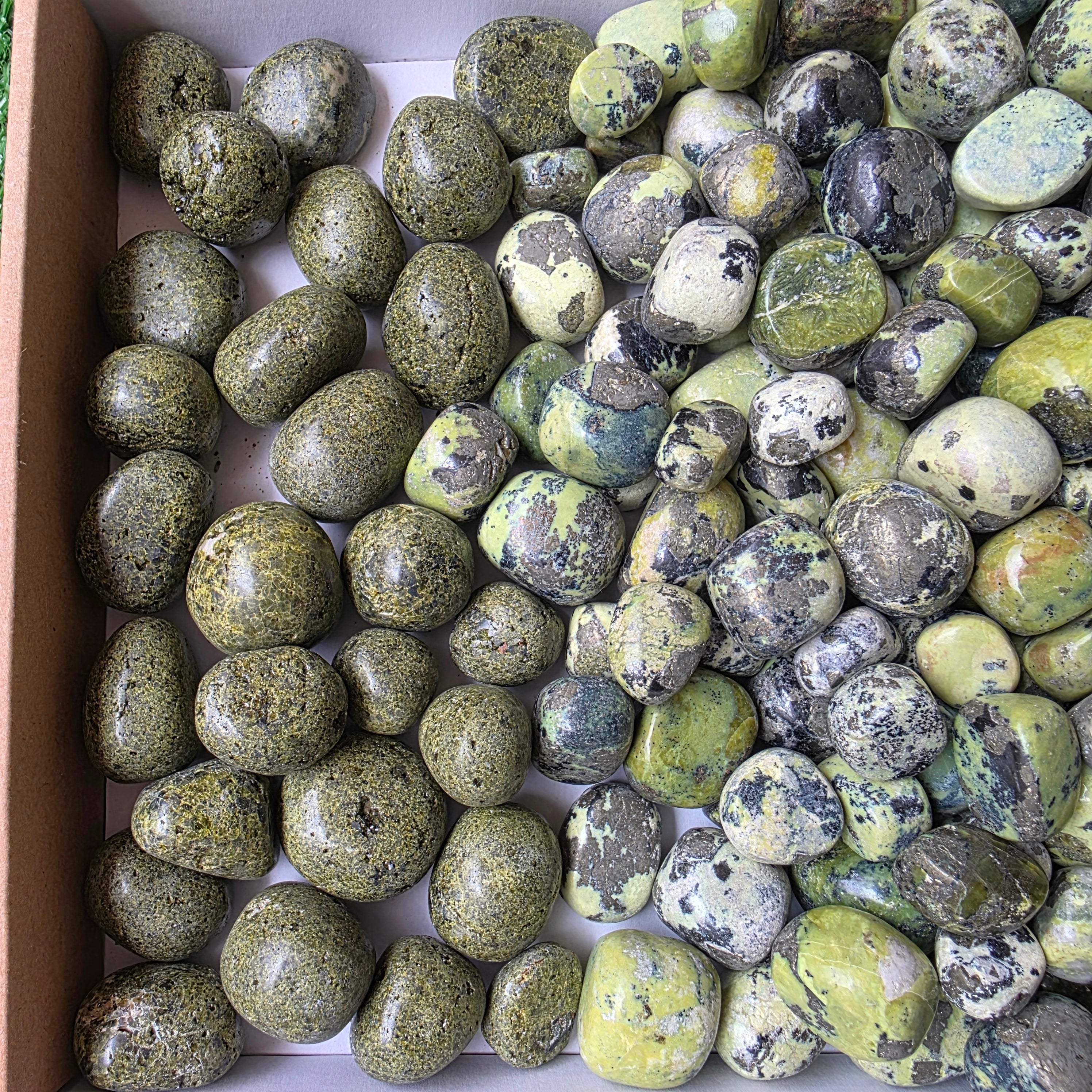 Lot 3.8 kg Epidote and Serpentine Tumbled